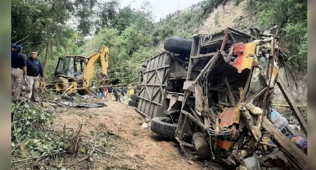 මෙක්සිකෝවේ බස් අනතුරකින් පුද්ගලයින් 27ක් මරුට